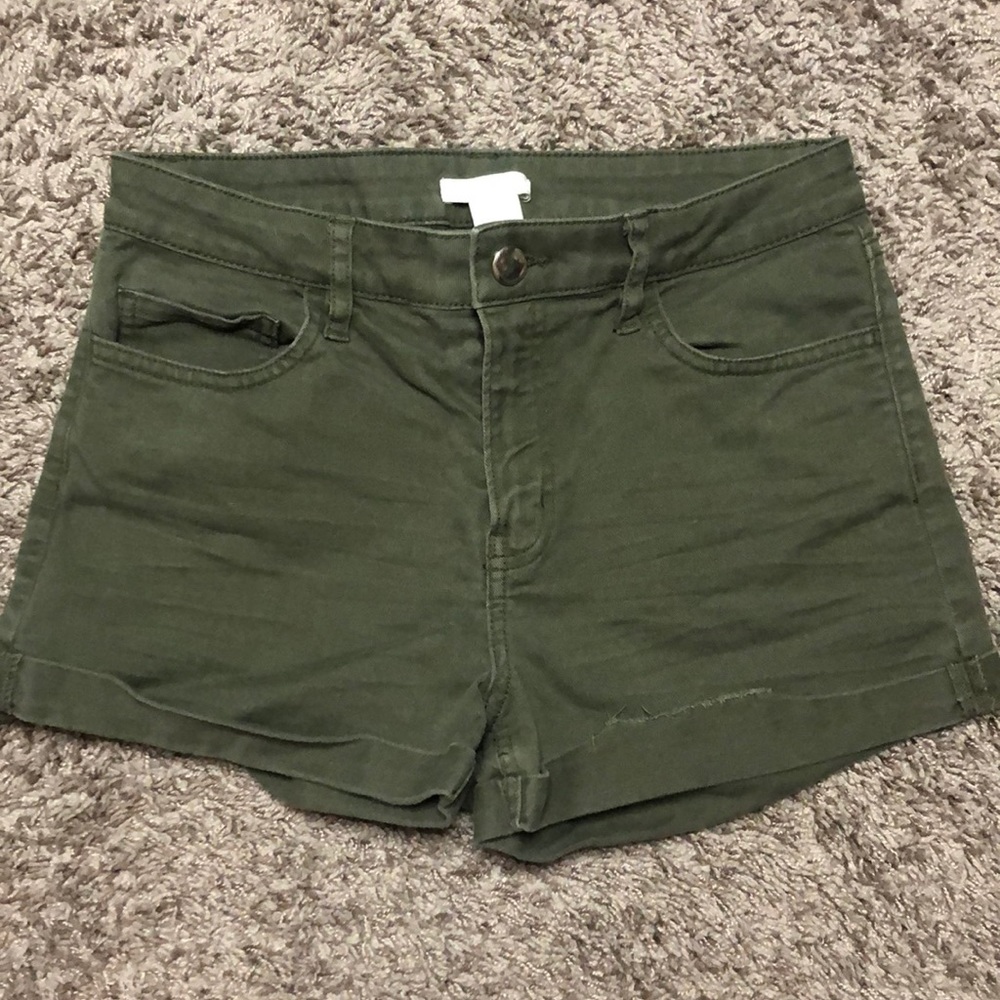 H&M olive green shorts